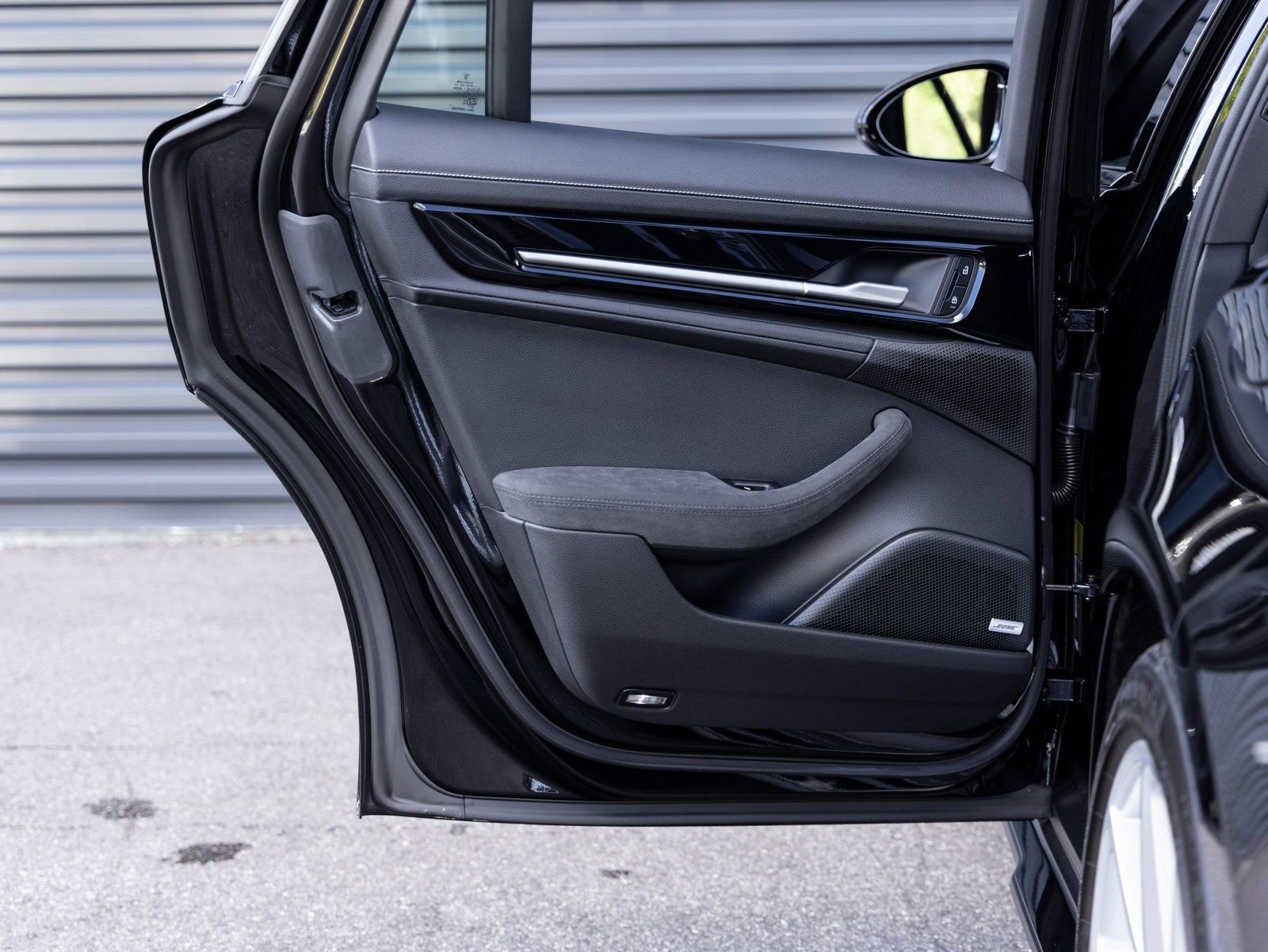 Used 2025 Porsche Panamera 4 image 26