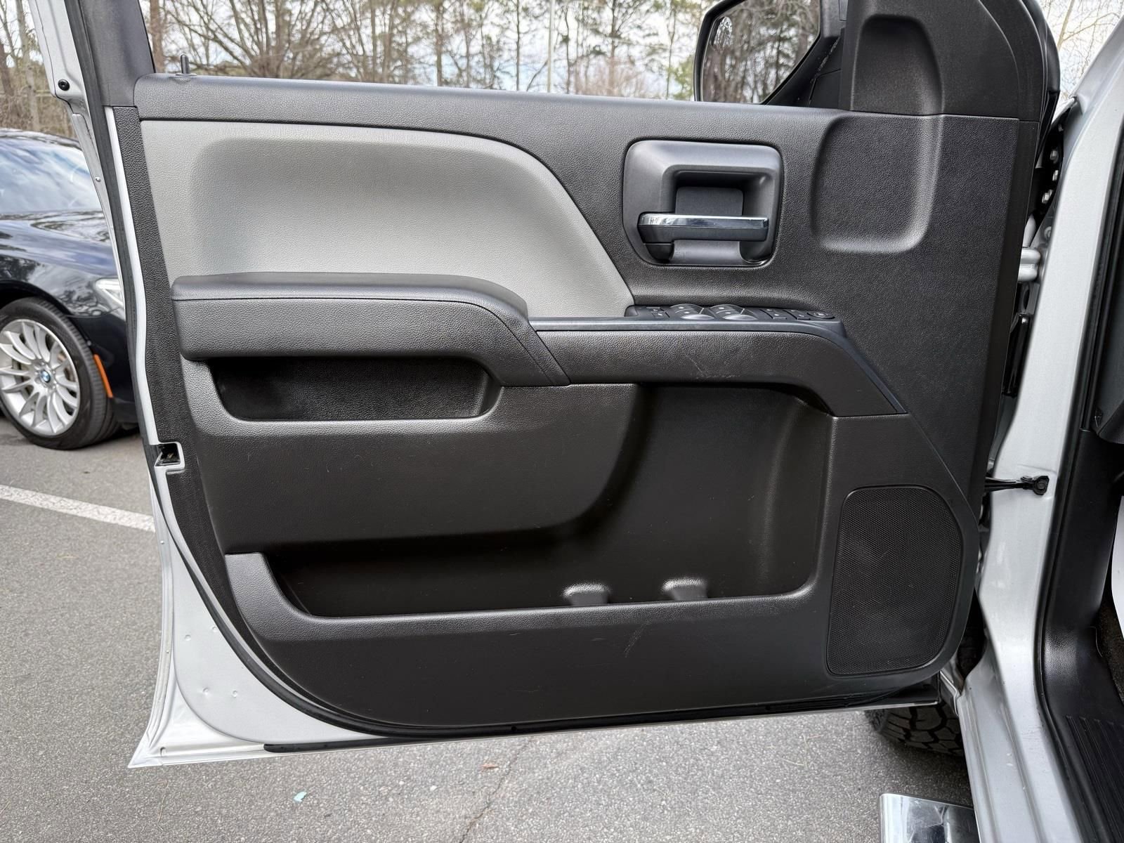 Used 2018 Chevrolet Silverado 1500 Custom w/ Custom Convenience Package RWD image 19