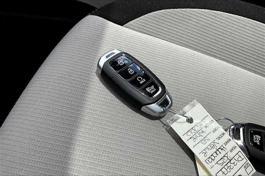 Used 2025 Hyundai Venue SEL FWD image 36