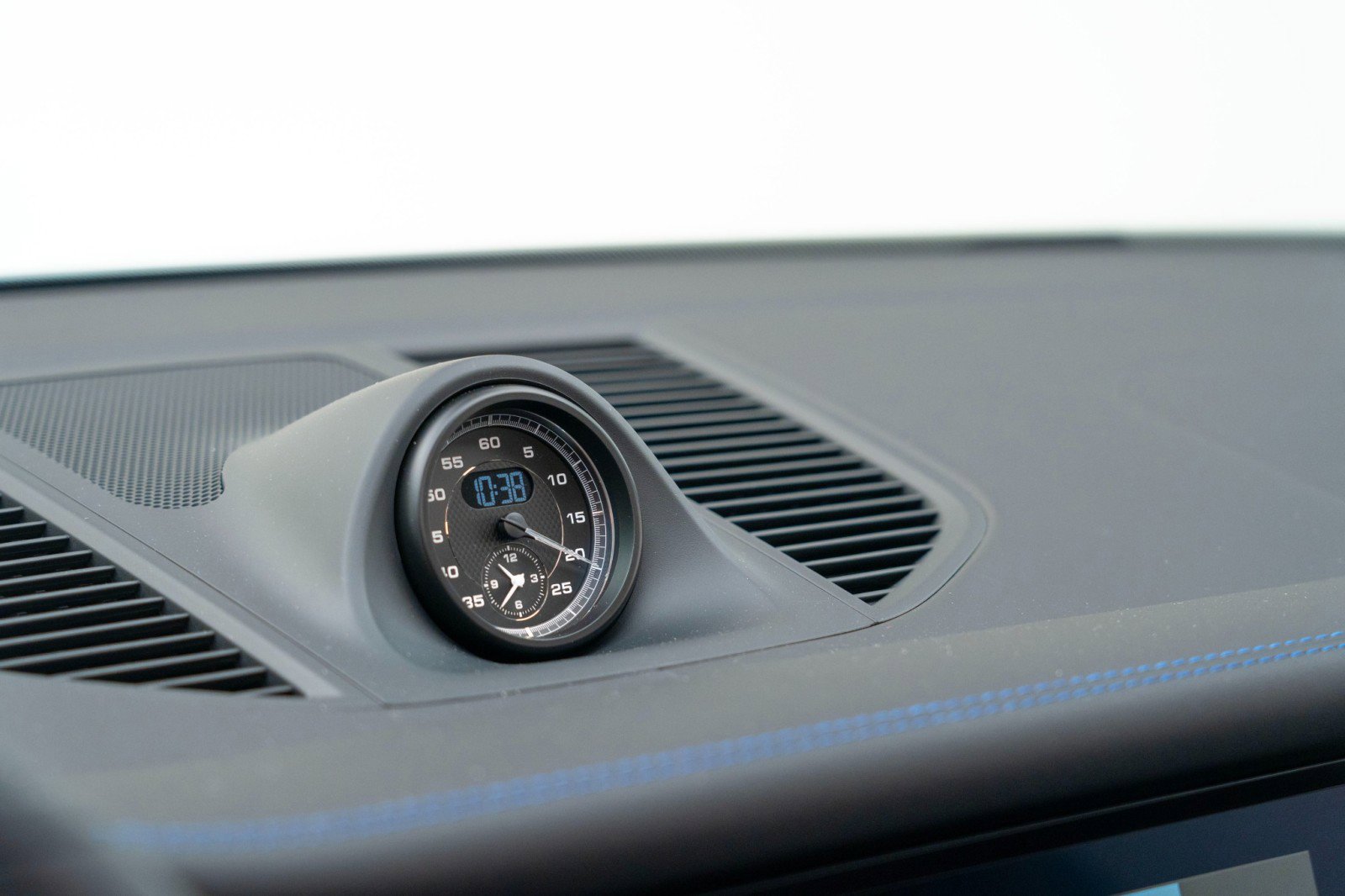 New 2025 Porsche Macan image 24