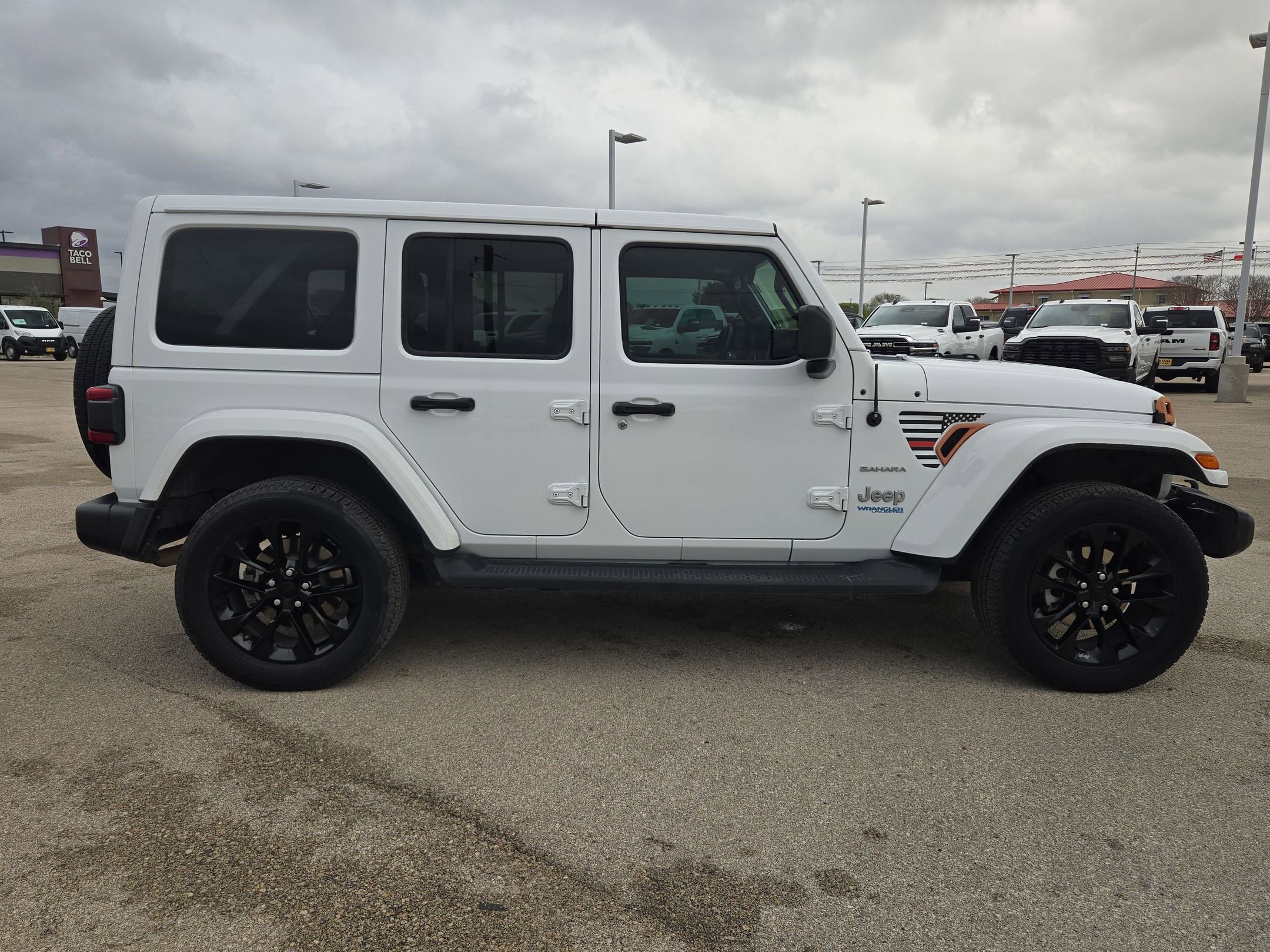 Used 2021 Jeep Wrangler Unlimited Sahara image 2