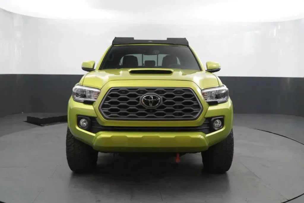 Used 2023 Toyota Tacoma TRD Sport w/ TRD Premium Sport Package AWD/4WD image 8