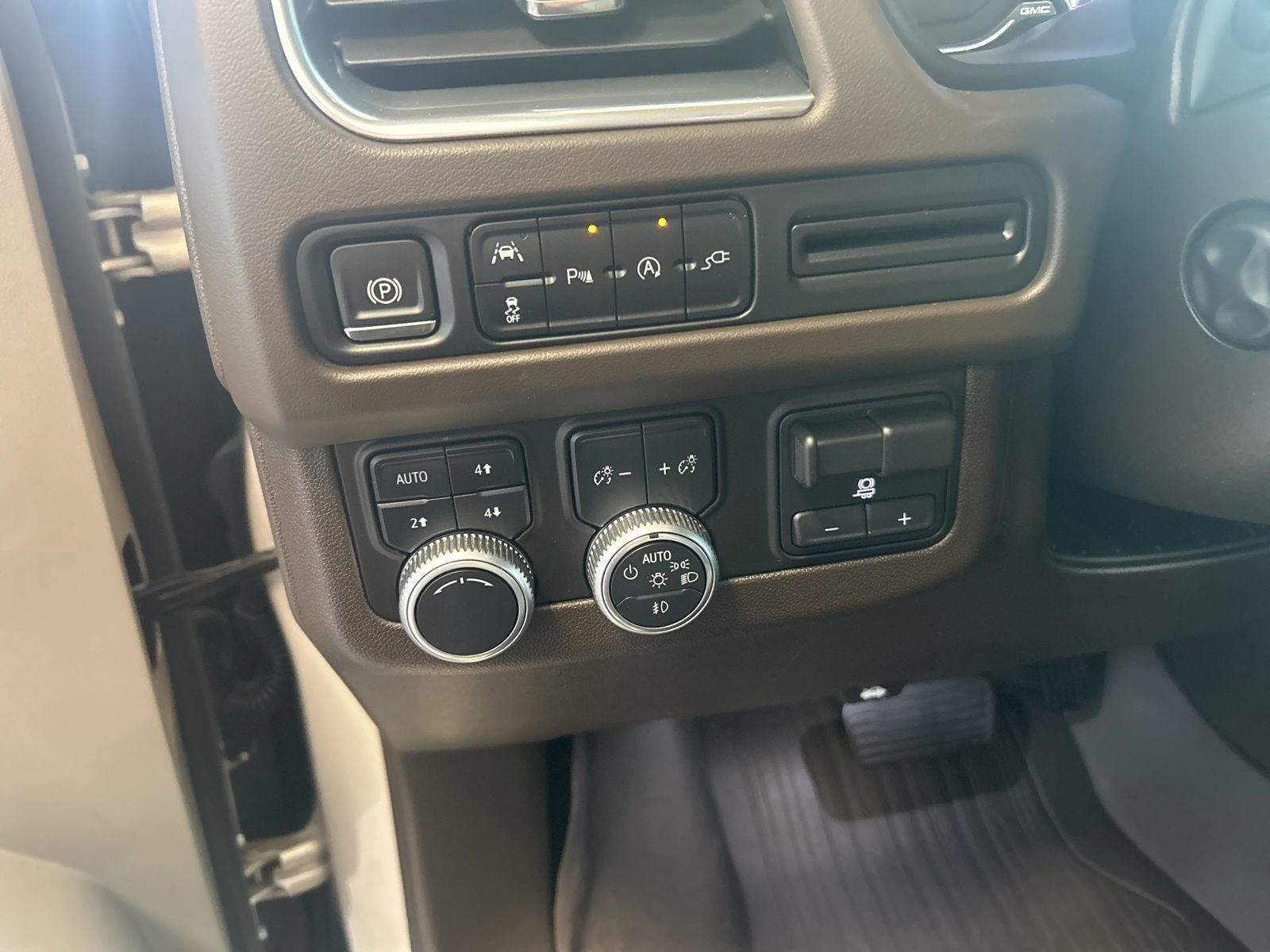 Used 2021 GMC Yukon SLT w/ SLT Luxury Plus Package AWD/4WD image 23