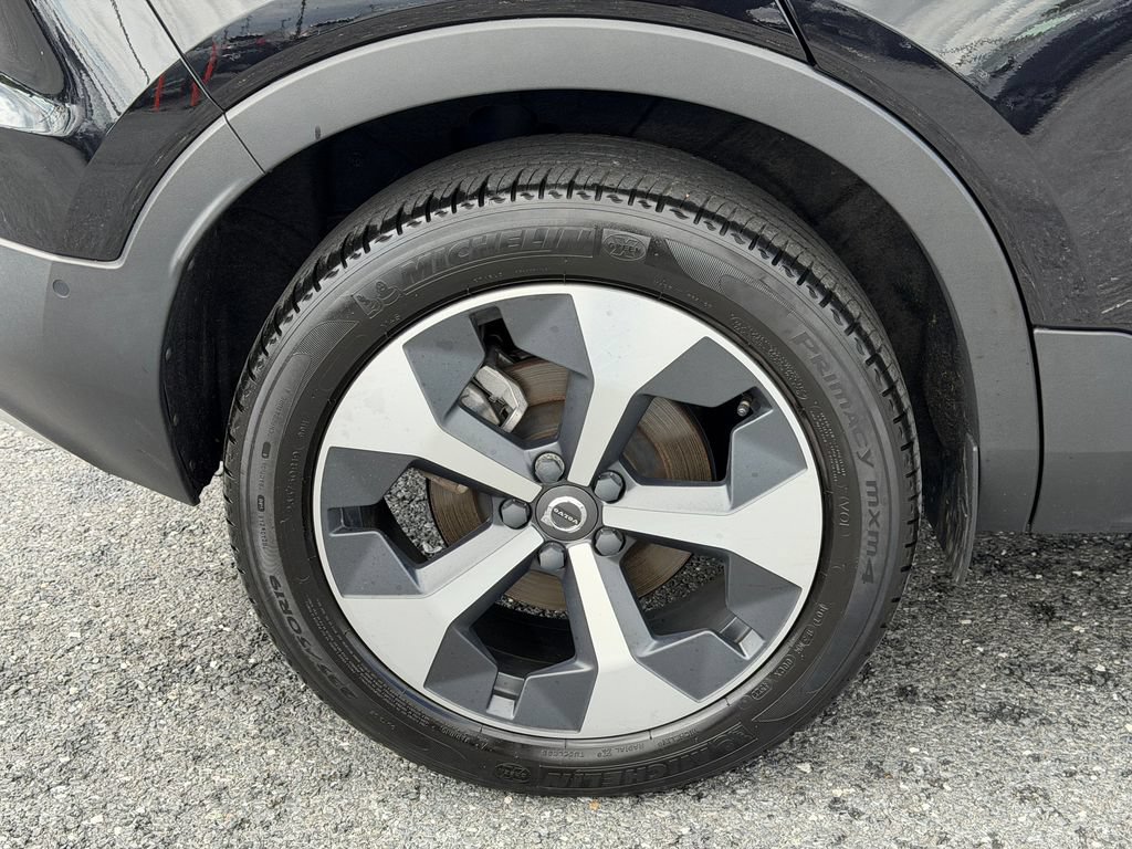 Certified 2023 Volvo XC40 B5 Plus w/ Driver Assist Package AWD/4WD image 12