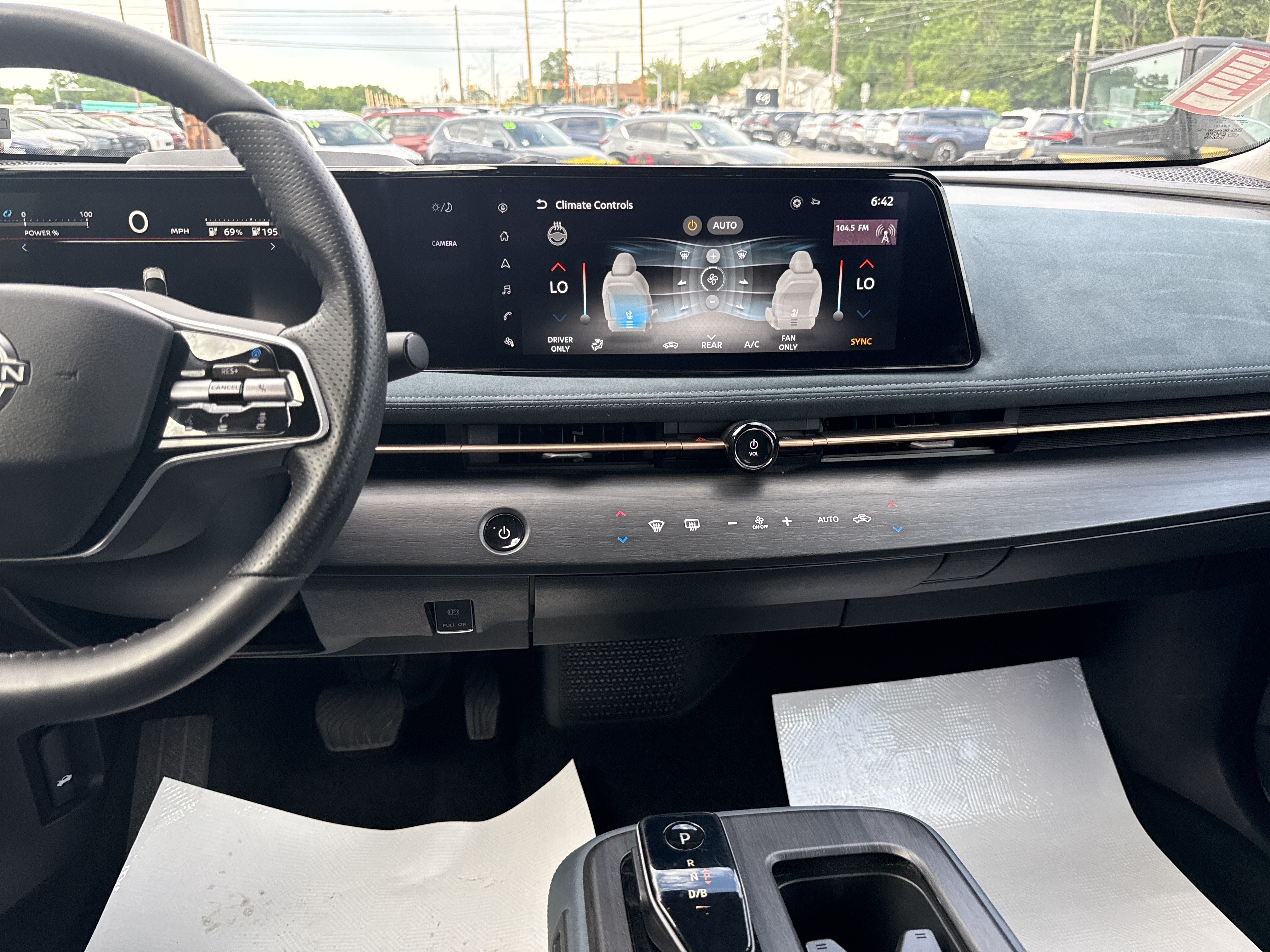 Used 2023 Nissan Ariya AWD/4WD image 23