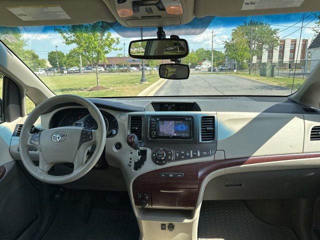 Used 2013 Toyota Sienna XLE FWD image 3