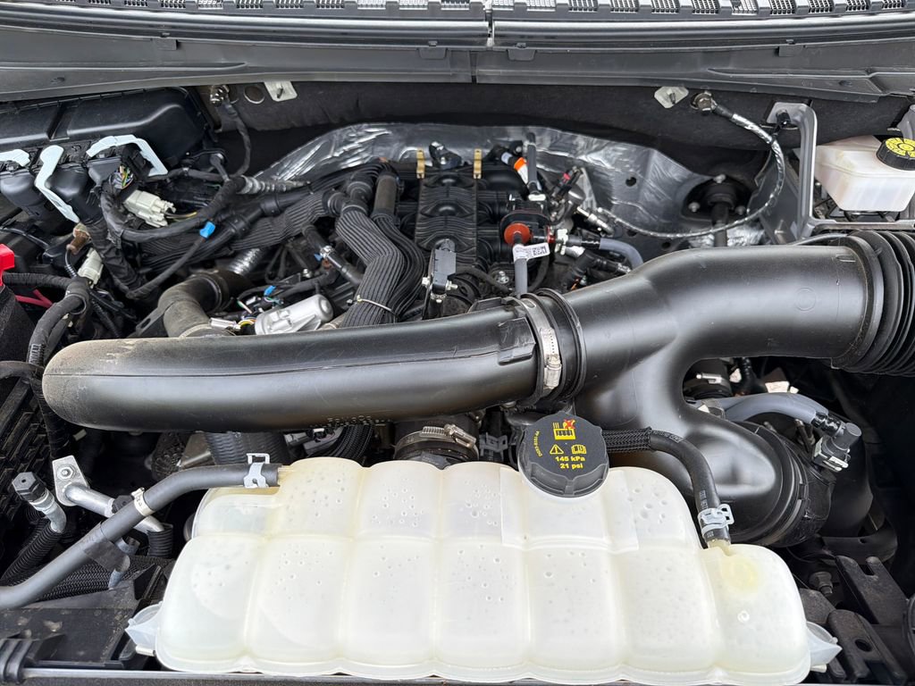 Used 2024 Ford Expedition XLT image 32