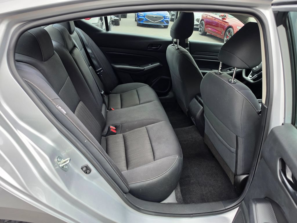 Used 2024 Nissan Altima 2.5 SV FWD image 12
