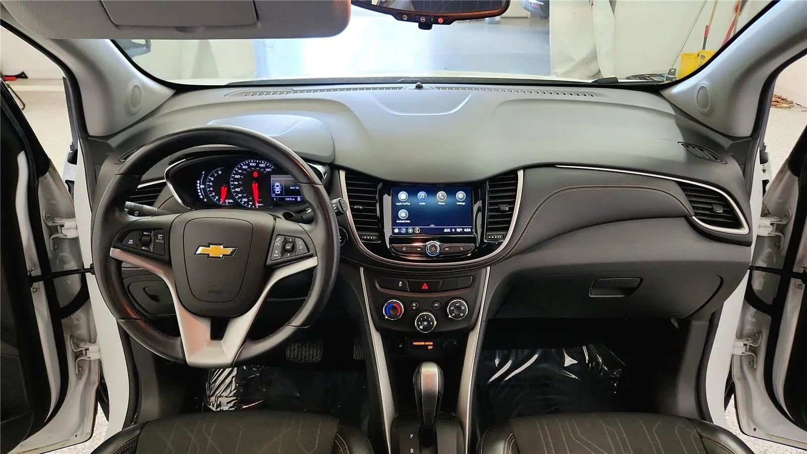 Used 2018 Chevrolet Trax LT w/ LT Convenience Package image 34