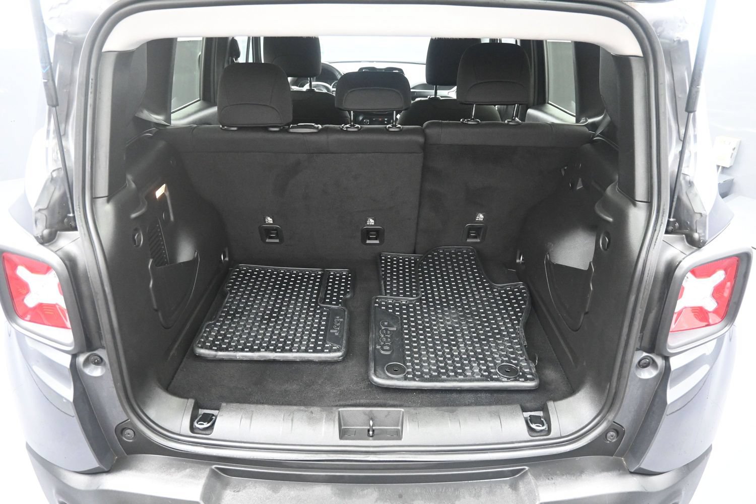 Used 2023 Jeep Renegade Latitude AWD/4WD image 12