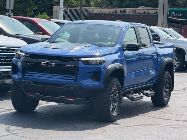 Used 2026 Chevrolet Colorado ZR2 w/ Technology Package AWD/4WD image 3