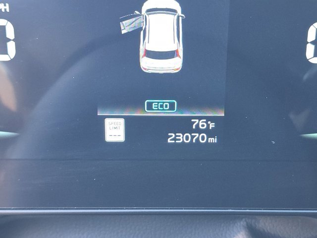 Used 2024 Kia Niro SX image 32