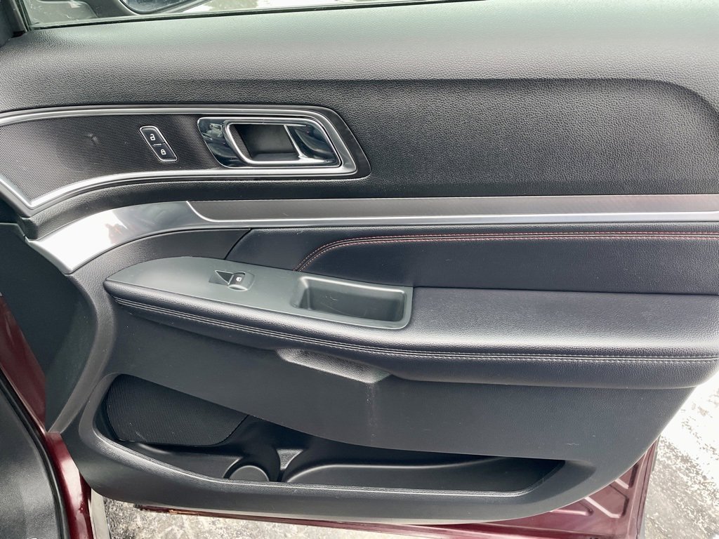 Used 2018 Ford Explorer Sport w/ Ford Safe & Smart Package image 11