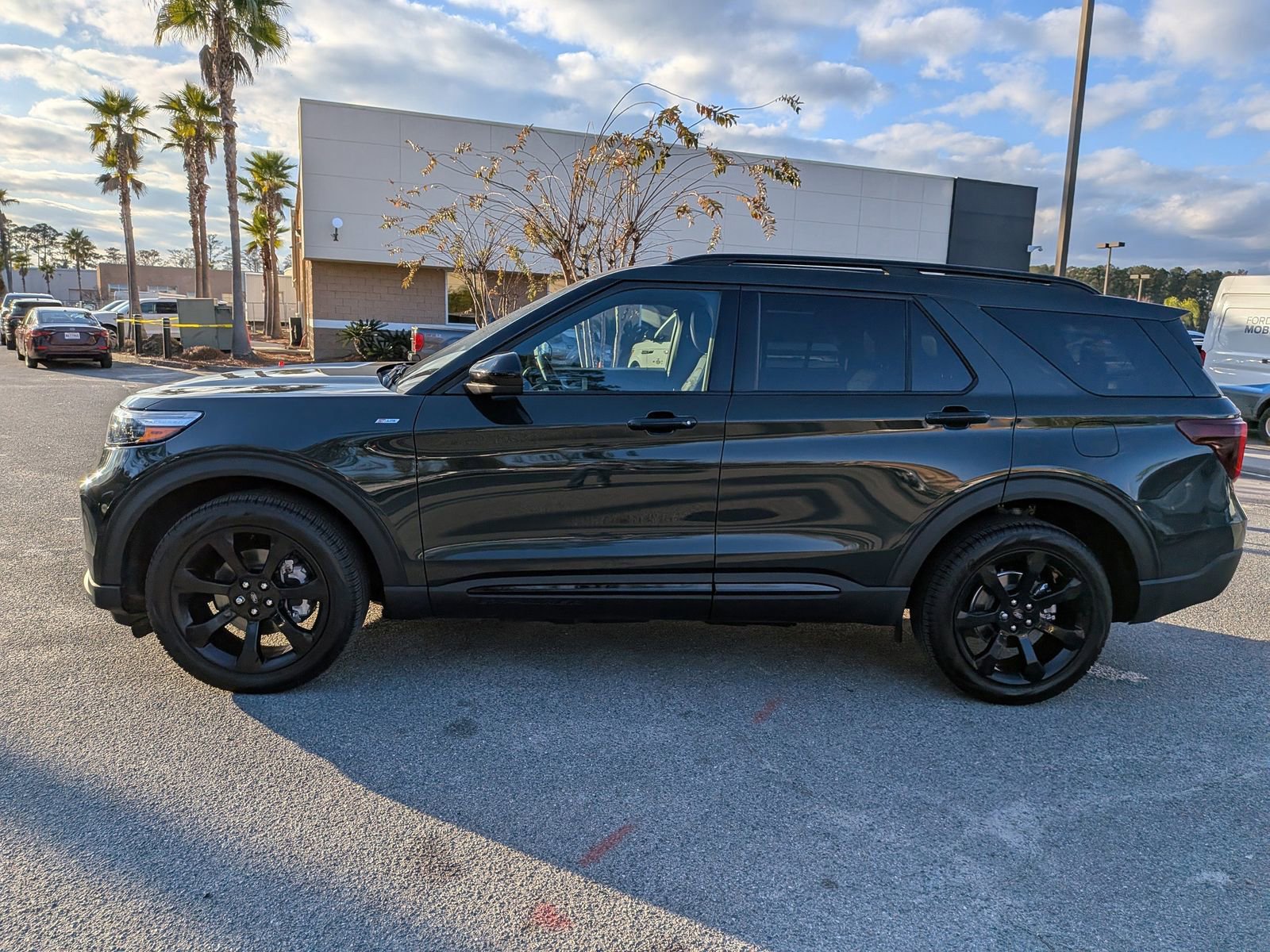 Certified 2023 Ford Explorer ST-Line w/ Class IV Trailer Tow Package image 7