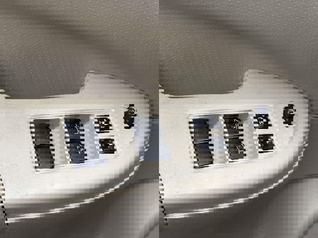 Used 2013 Nissan Quest SV image 17