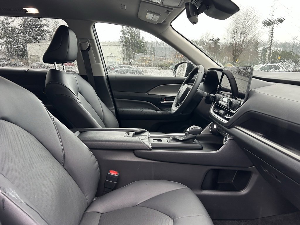 Certified 2025 Toyota Grand Highlander AWD image 18