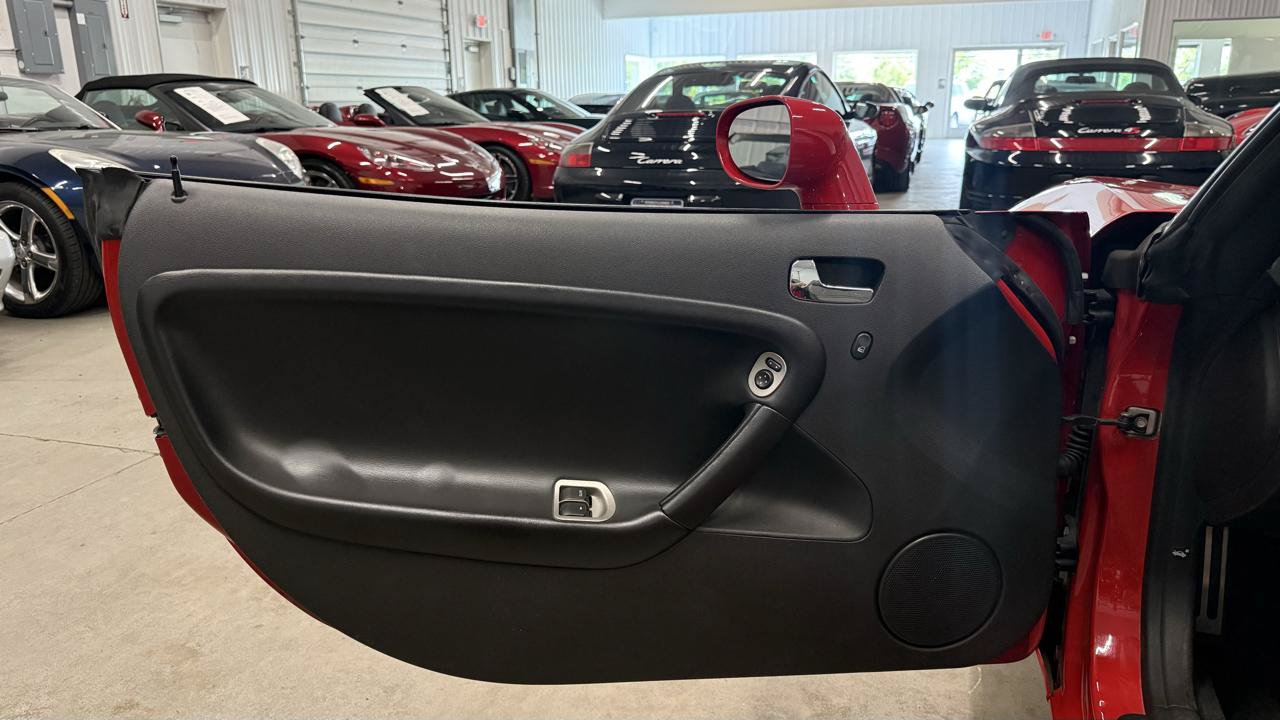 Used 2008 Pontiac Solstice Convertible w/ Premium Package RWD image 33