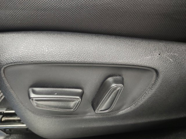 Used 2024 Toyota Highlander LE FWD image 13