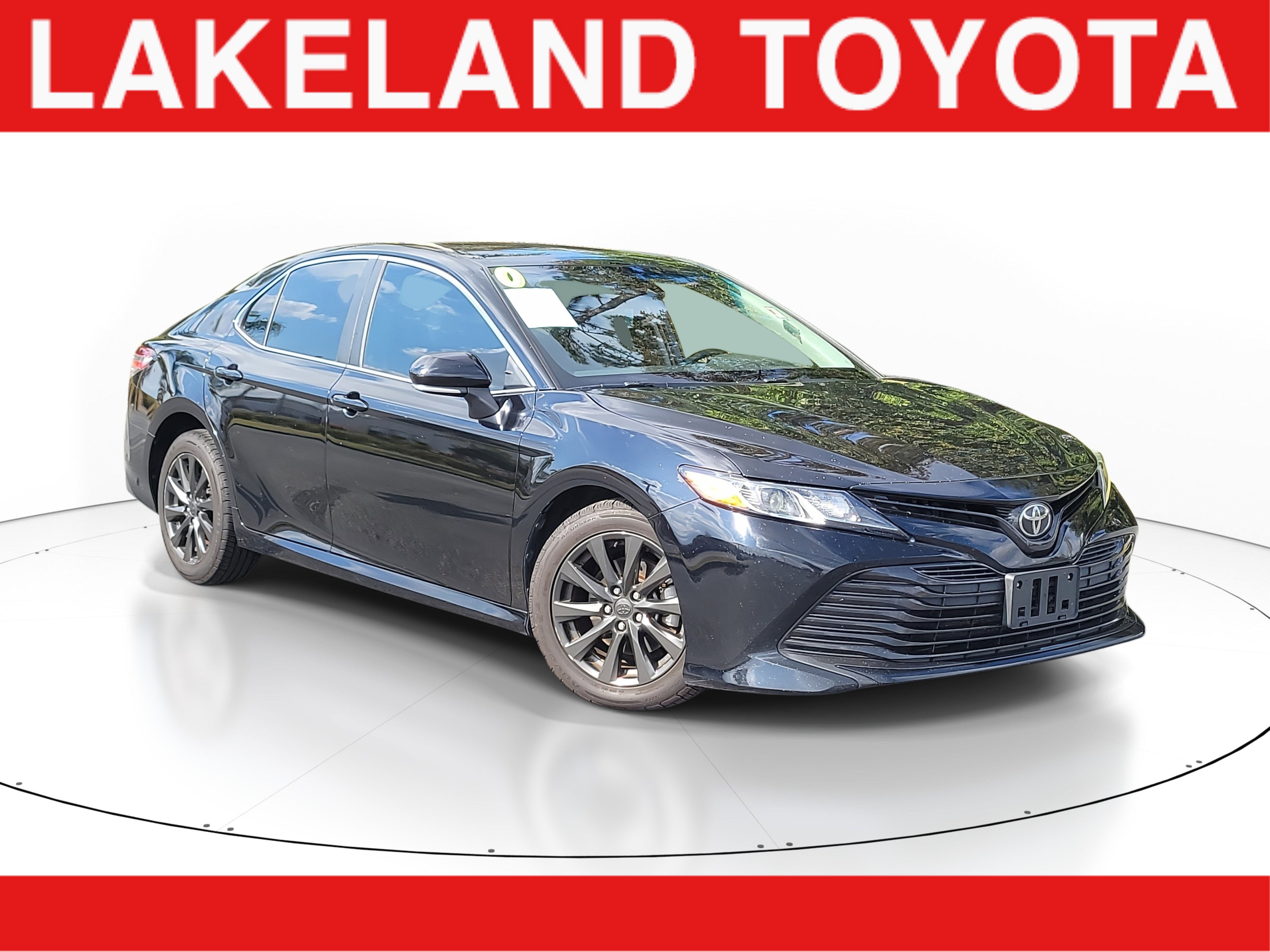 Used 2020 Toyota Camry LE image 1