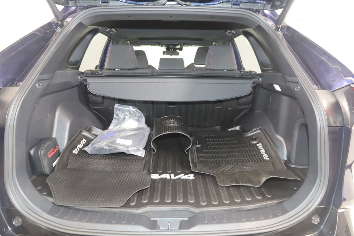 Used 2024 Toyota RAV4 SE w/ Weather & Moonroof Package AWD/4WD image 38