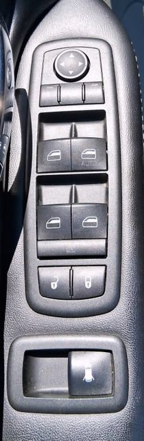 Used 2014 Chrysler Town & Country Touring FWD image 10