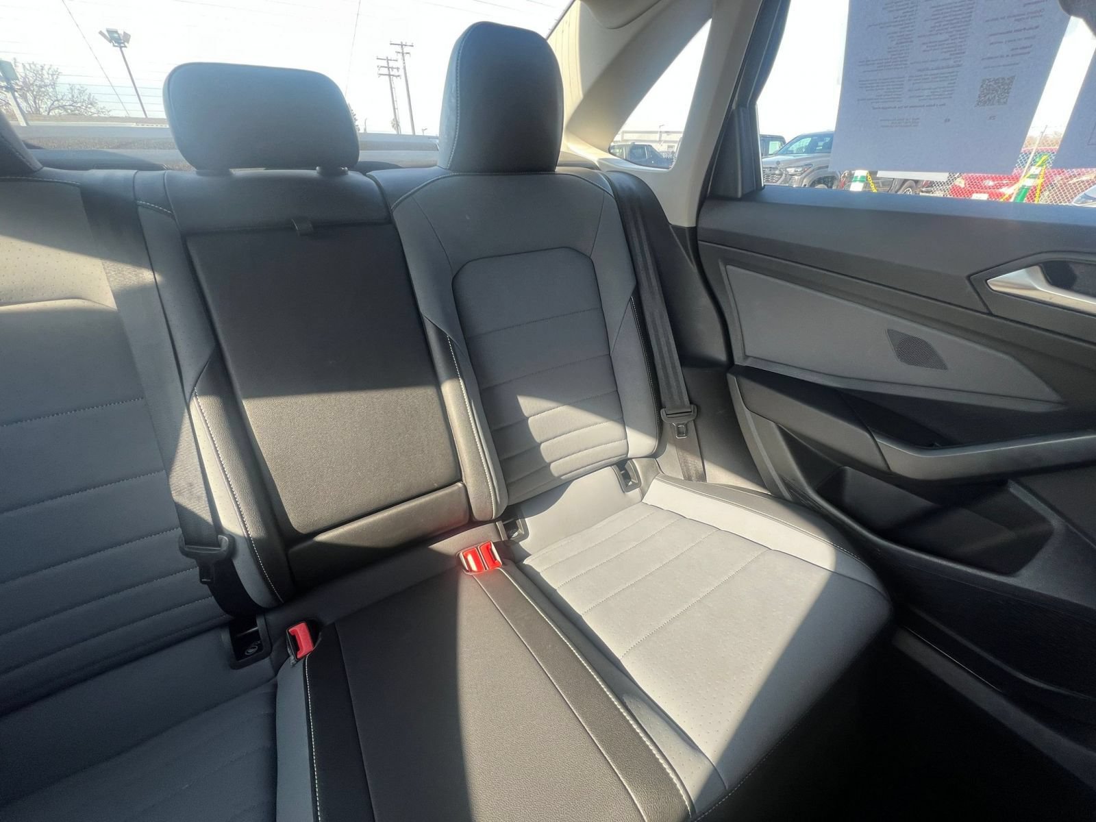 Used 2025 Volkswagen Jetta SE FWD image 38