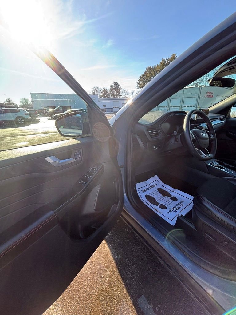 Used 2025 Ford Escape ST-Line image 15
