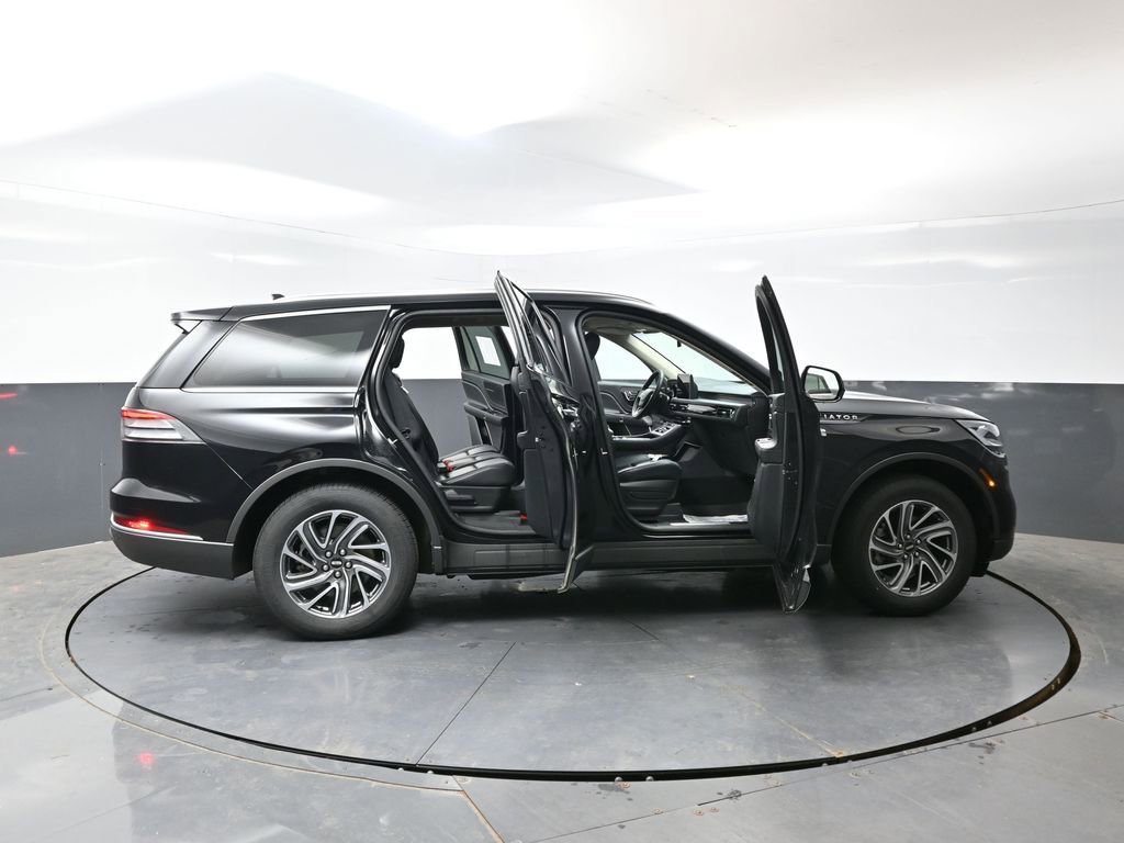 Used 2023 Lincoln Aviator AWD image 64