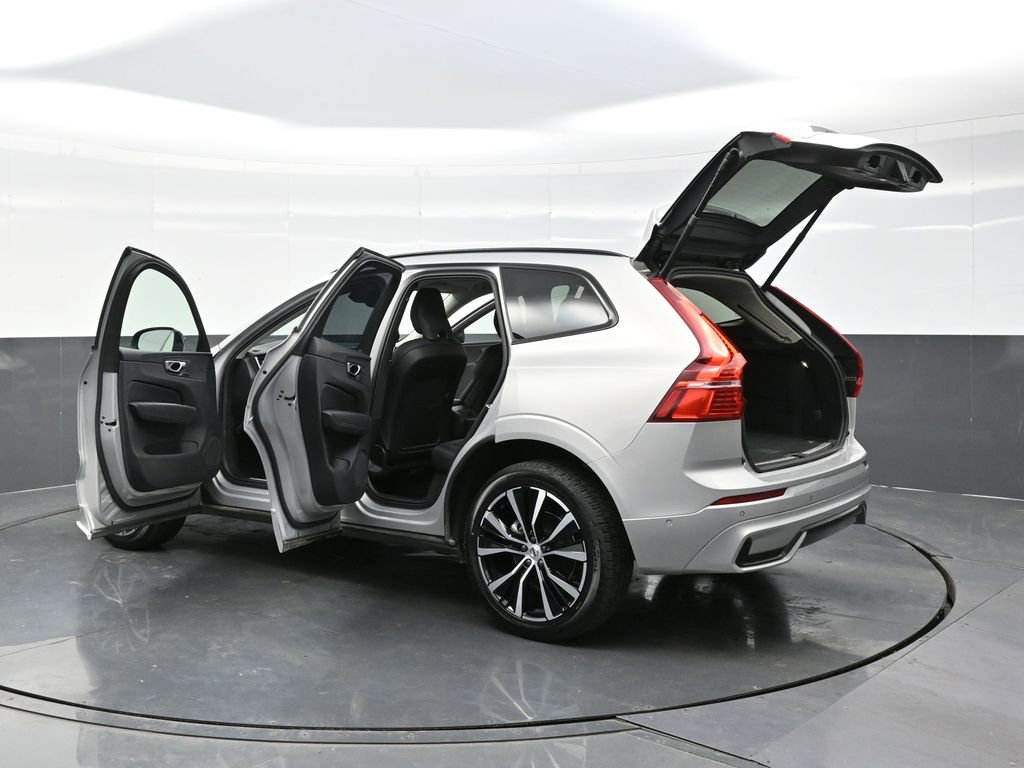 Used 2025 Volvo XC60 B5 Plus image 38
