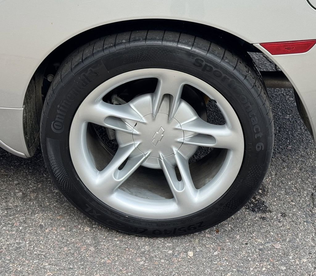 Used 2004 Chevrolet SSR Base w/ Preferred Equipment Group image 15