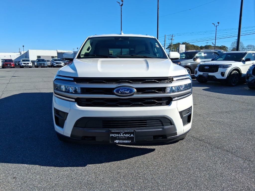 Used 2023 Ford Expedition Max XLT image 2