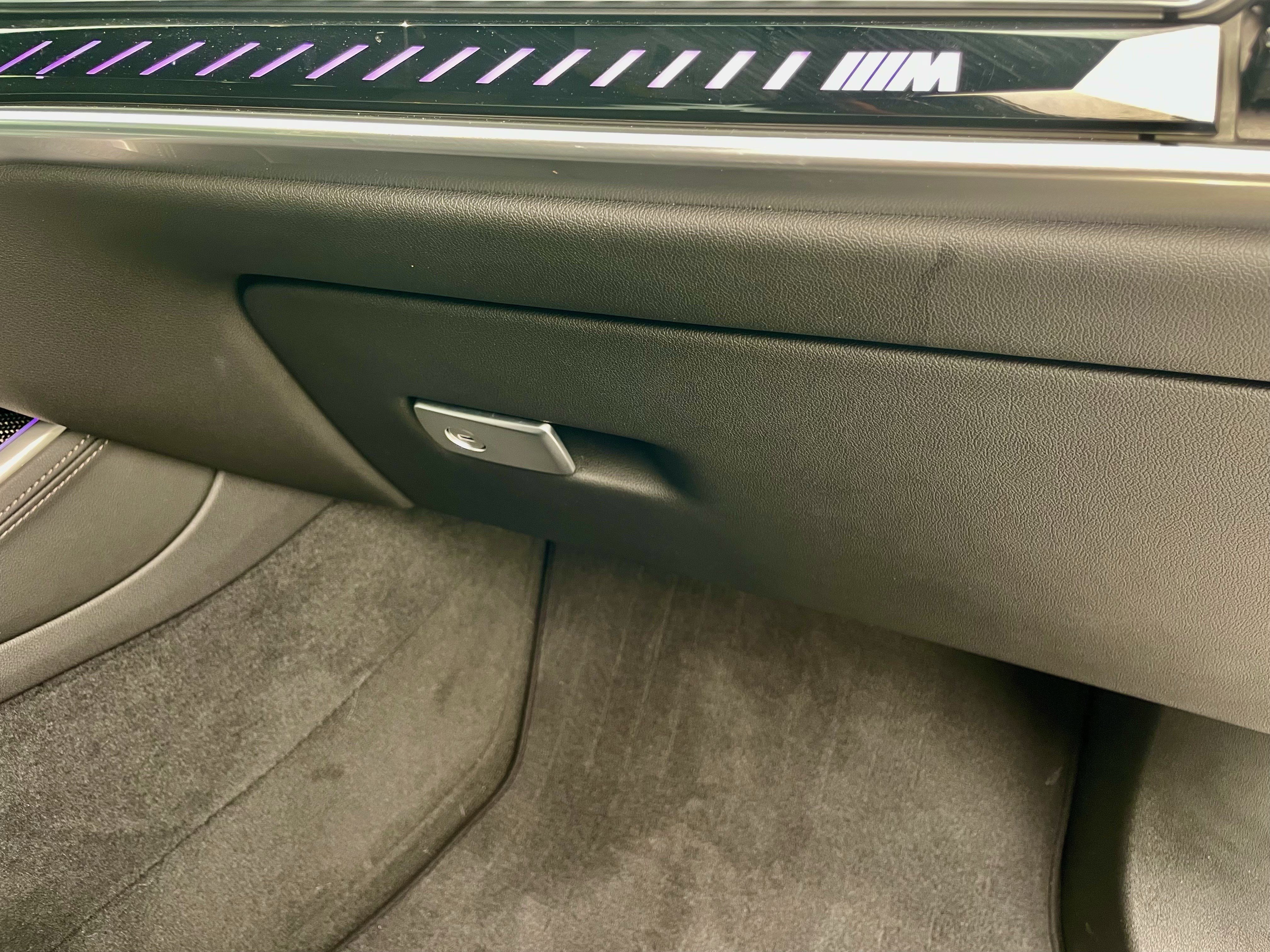 Used 2024 BMW X5 M60i w/ Parking Assistance Package AWD/4WD image 39