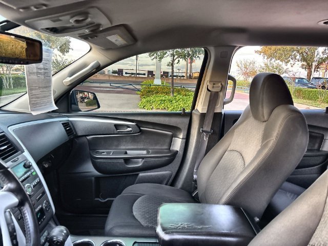 Used 2009 Chevrolet Traverse LT w/ California Edition Package FWD image 13