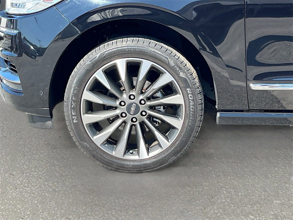 Used 2021 Lincoln Navigator Reserve image 28