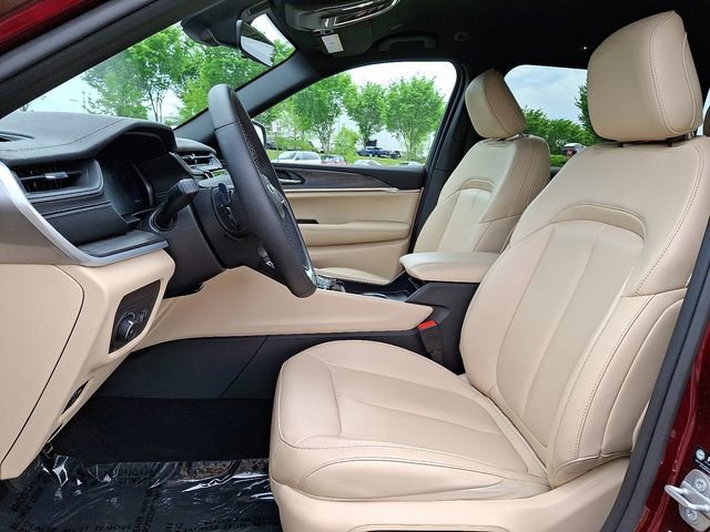 Used 2025 Jeep Grand Cherokee Limited AWD/4WD image 13