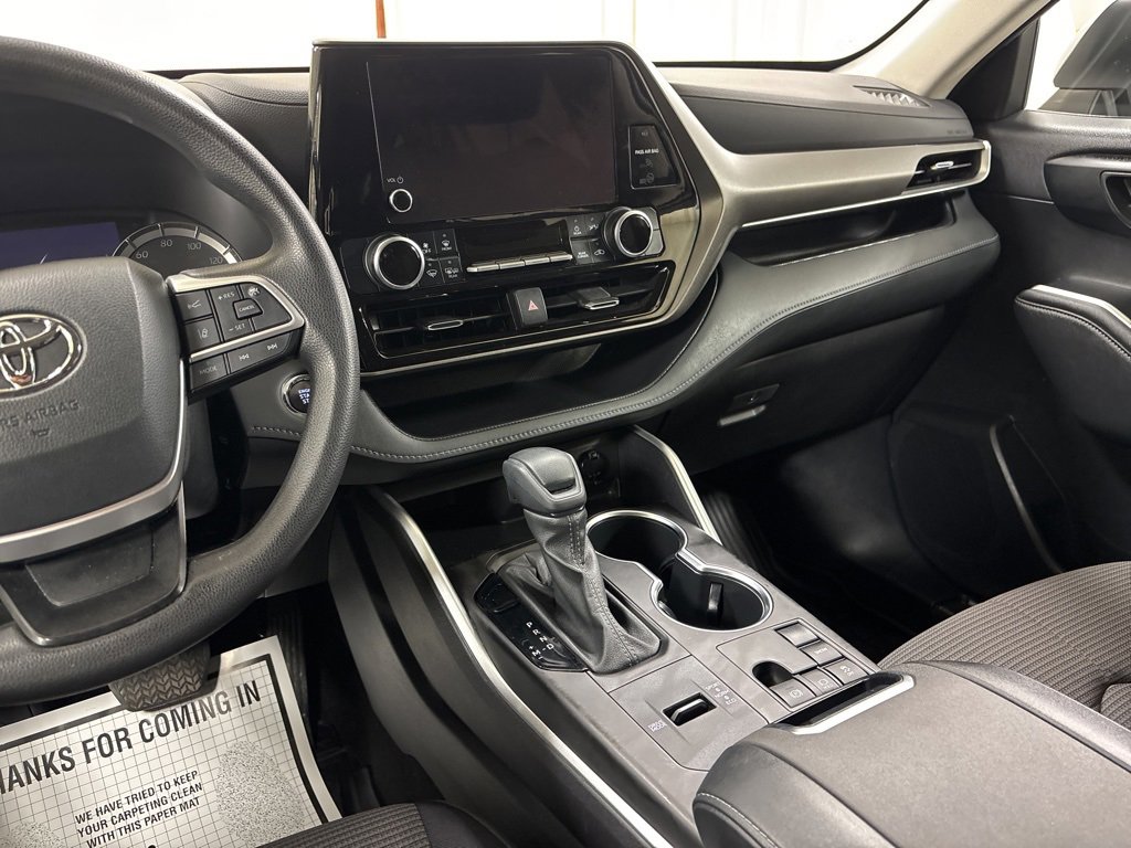 Used 2023 Toyota Highlander L image 19
