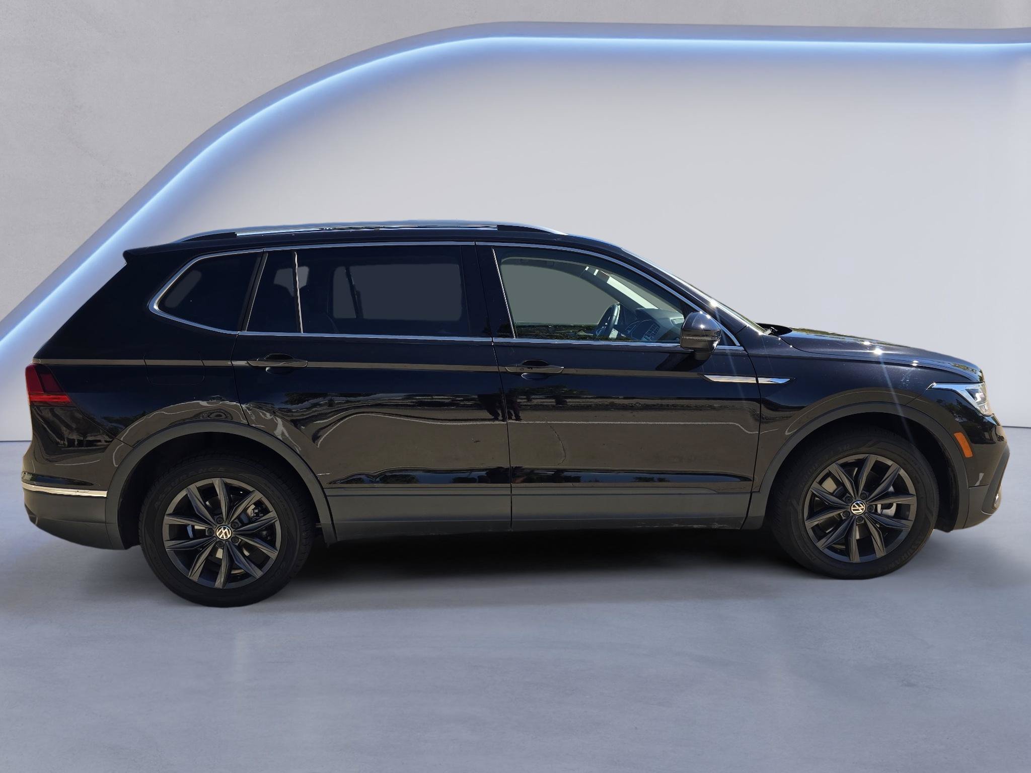 Used 2024 Volkswagen Tiguan SE AWD/4WD image 7