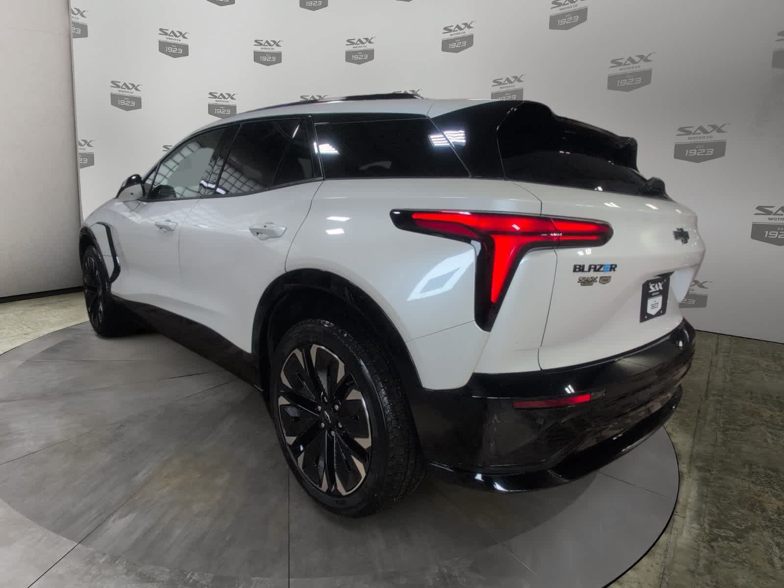 Used 2024 Chevrolet Blazer EV RS AWD/4WD image 3