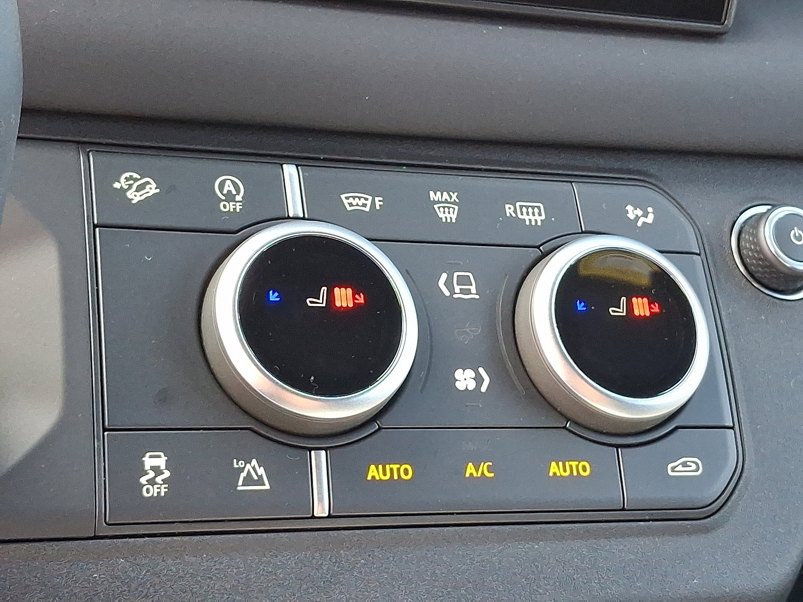 Used 2025 Land Rover Defender 110 S image 25