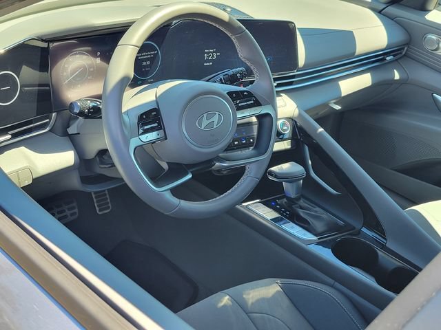 Certified 2025 Hyundai Elantra SEL FWD image 5