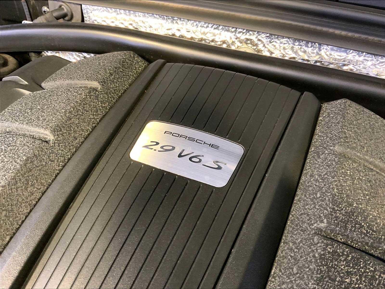 Certified 2023 Porsche Macan S AWD/4WD image 33