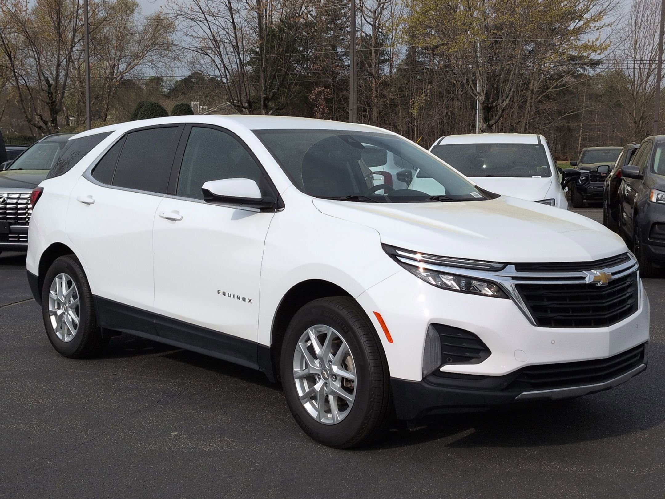 Used 2023 Chevrolet Equinox LT image 2