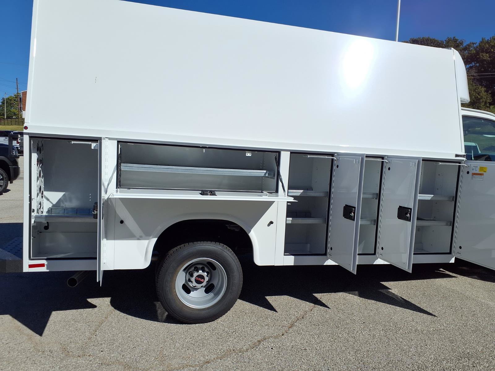 New 2026 GMC Savana 3500 w/ Power Convenience Package RWD image 2