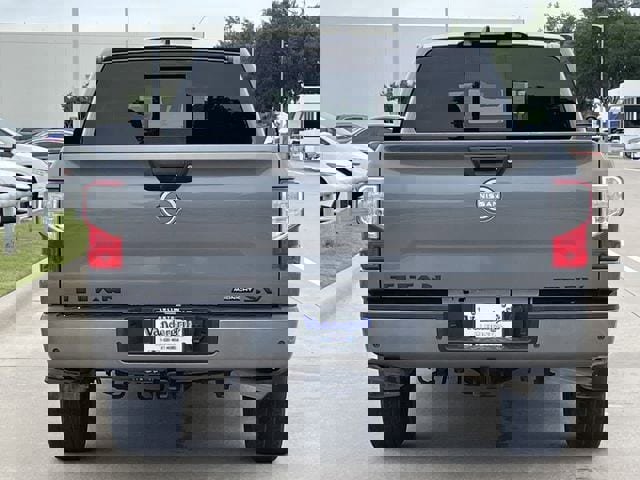 Used 2023 Nissan Titan SV w/ SV Convenience Package RWD image 5