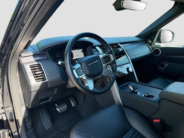 Used 2025 Land Rover Discovery Metropolitan Edition AWD/4WD image 28