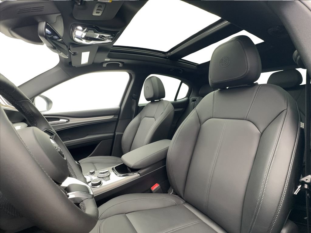 New 2025 Alfa Romeo Stelvio Sprint w/ Convenience Package image 28