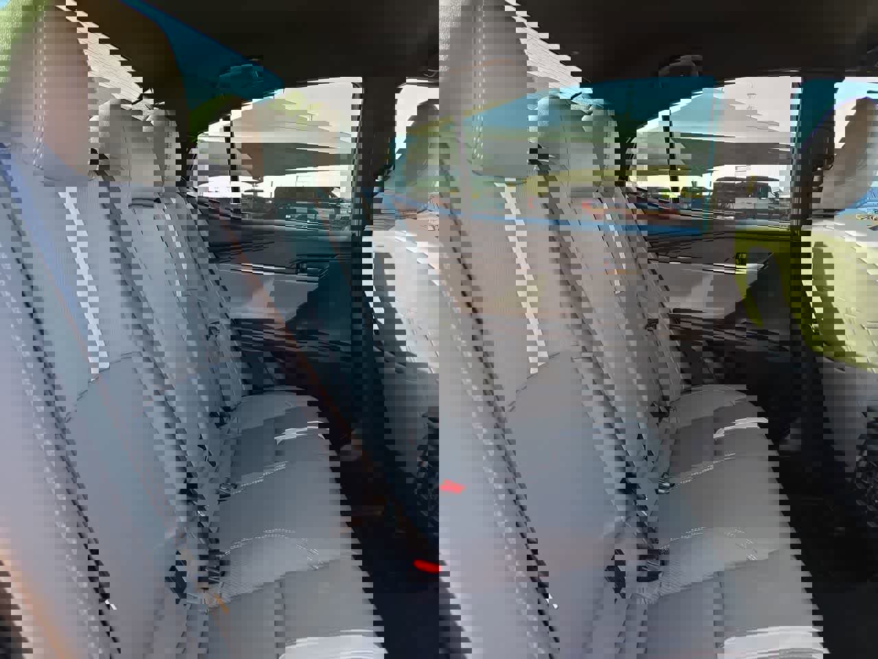 Used 2025 Toyota Camry SE w/ Convenience Package image 17