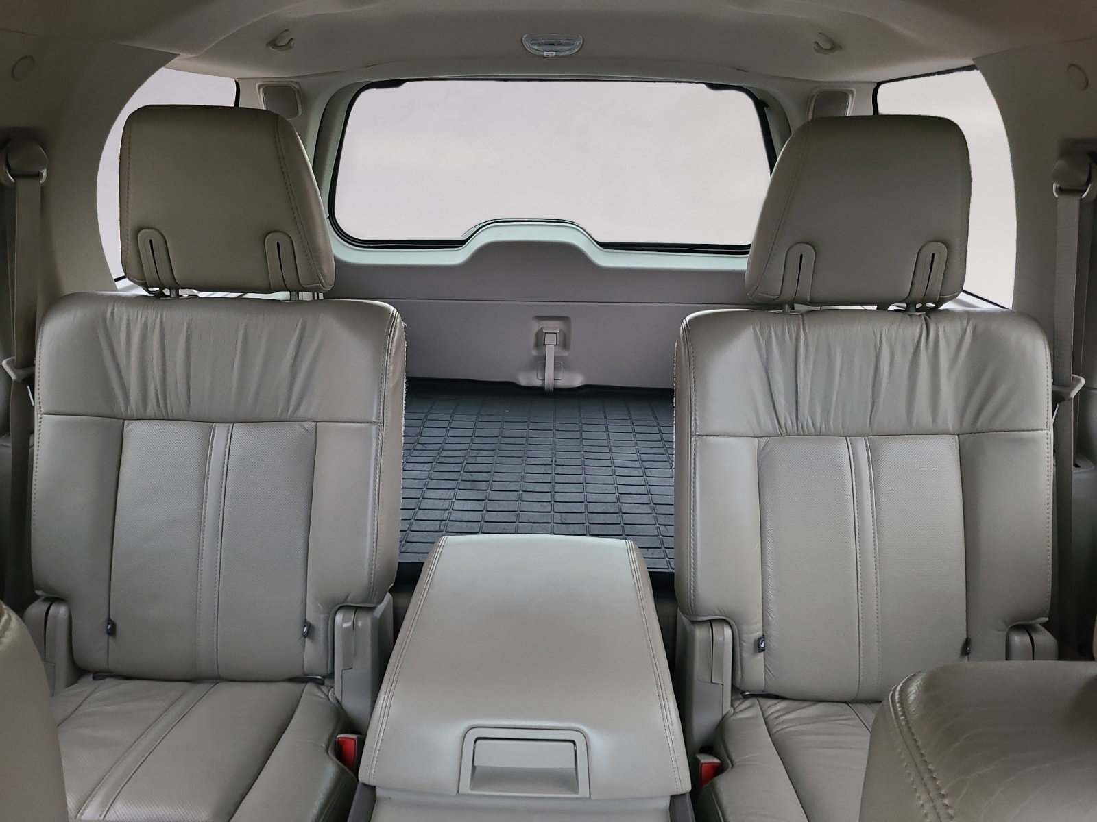 Used 2016 Lincoln Navigator Select image 17