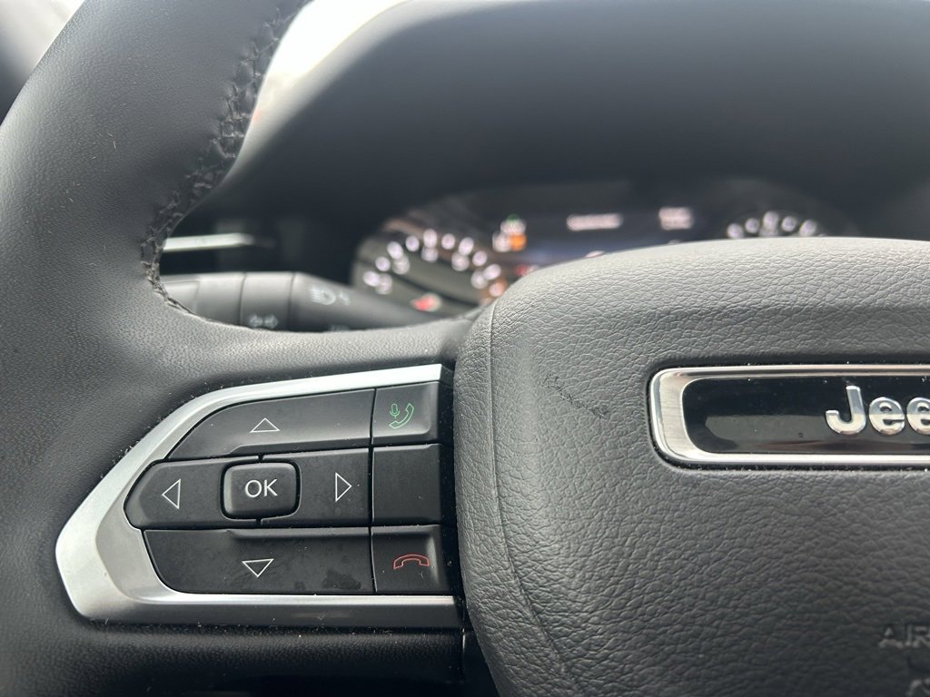 Used 2024 Jeep Compass Latitude w/ Sun and Sound Group image 18