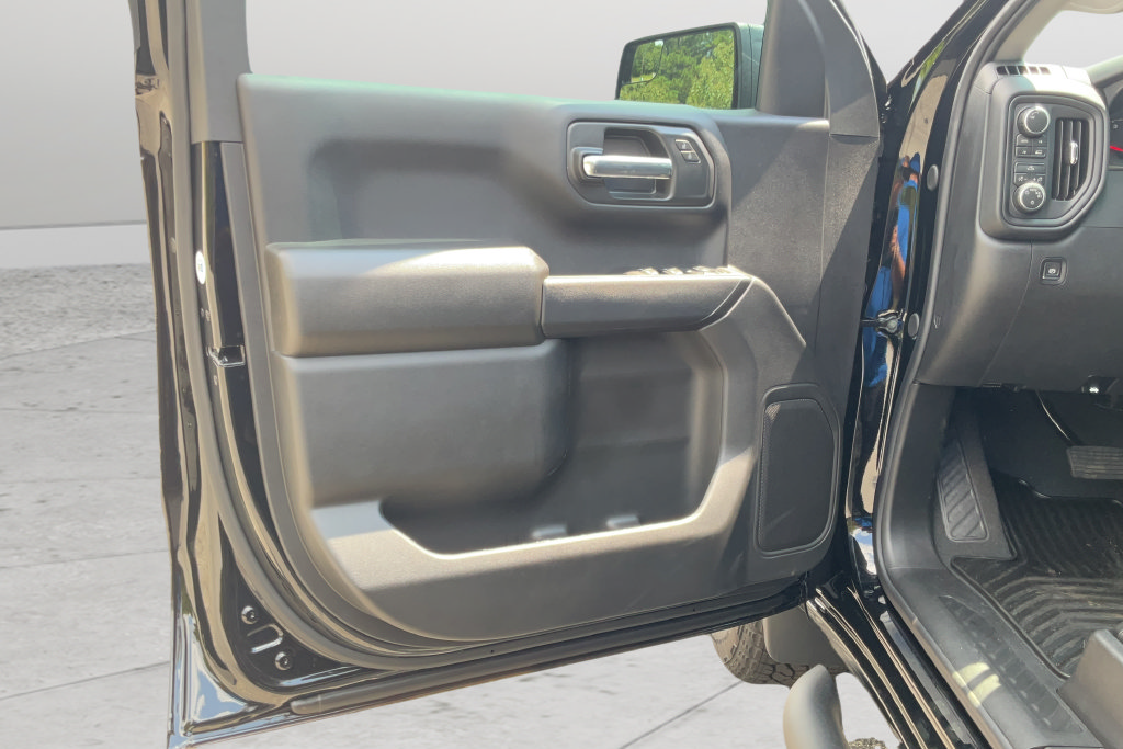 New 2026 Chevrolet Silverado 1500 Custom w/ Turbomax Blackout Package AWD/4WD image 9